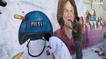 شاهد: فنانون من غزة يرسمون جدارية تكريما لروح الصحفية الفلسطينية شيرين أبو عاقلة
