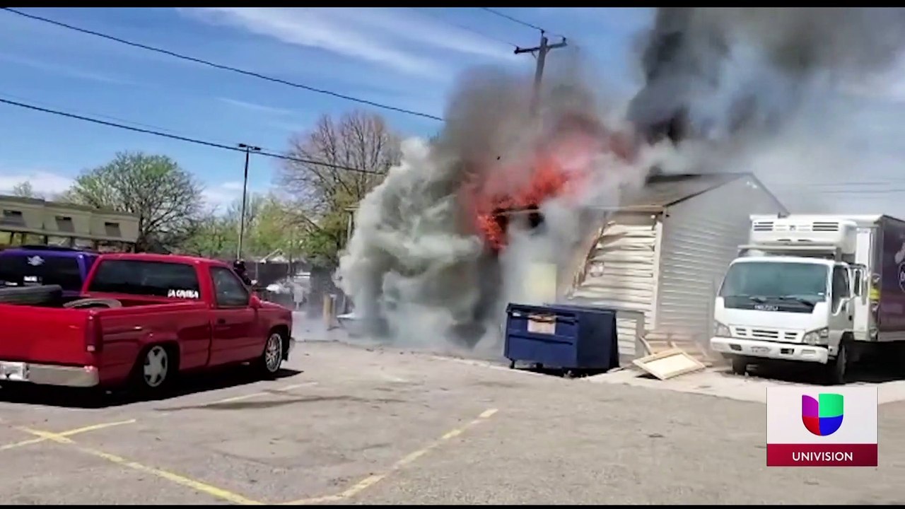 Incendio en cochera en Aurora