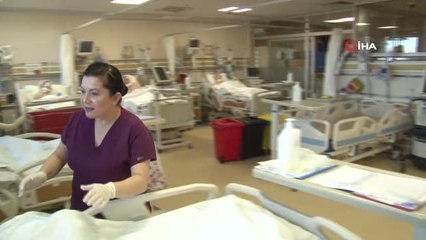 Mesleğini 31 yıldır gururla sürdüren Hatice hemşire: "Yatanı annemiz, kardeşimiz, bir yakınımız olarak düşünüyoruz"