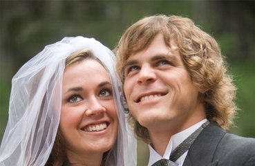 Un homme demande sa copine en mariage…lors de l’enterrement de son père