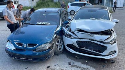 Son dakika haberleri | Karabük'te iki otomobillin çarpıştığı kazada 4 kişi yaralandı