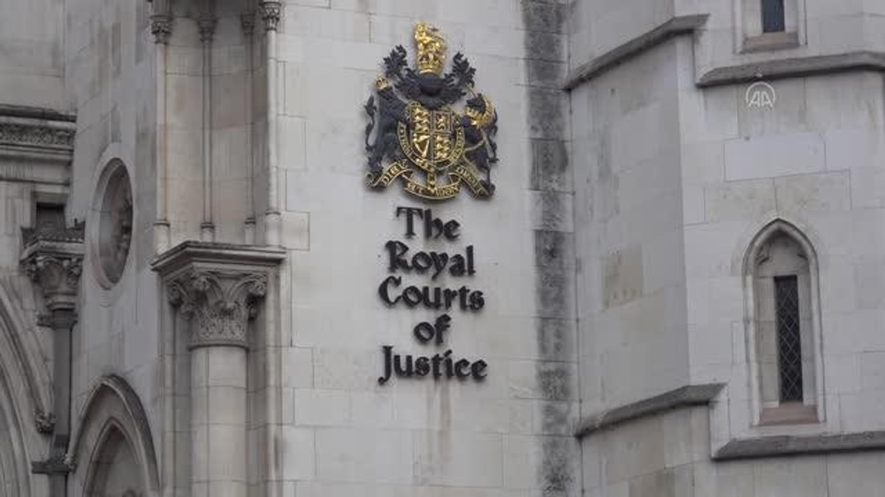 Eski İngiliz futbol yıldızlarının eşlerinin sosyal medya davasında 3. gün tamamlandı