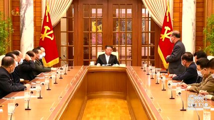 Kim Jong Un 2 yıl sonra maske taktı