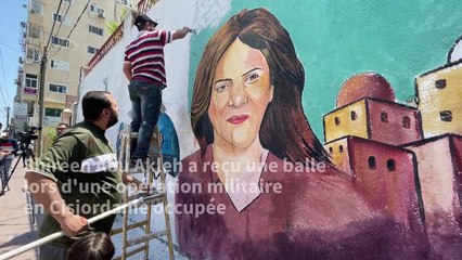Gaza: des artistes peignent une fresque en hommage à la journaliste d'Al Jazeera tuée par balle
