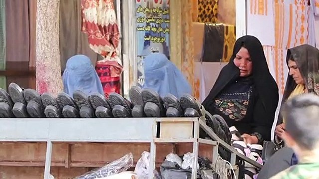 Talibãs proíbem passeios e refeições de homens e mulheres em Herat