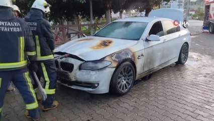 Lüks otomobil yanarak kullanılamaz hale geldi