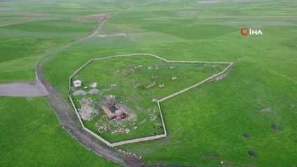 Tarihi Hazır Baba Türbesi yok olma tehlikesiyle karşı karşıya