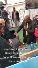 ¿Un dos por uno? Le propuso matrimonio a mujer en el funeral de su padre