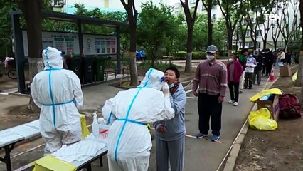 على عكس العالم الذي نزع الكمامات كيم يرتديها لأول مرة.. زعيم كوريا الشمالية يحارب كورونا بالصواريخ