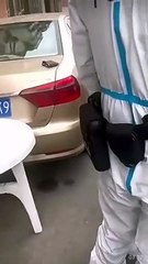 بالفيديو.. عقوبة غير متوقعة لشخص خالف إجراءات كورونا الاحترازية في الصين