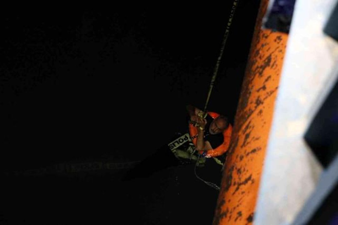 Yasak aşk yaşayan sevgililer köprüden suya atladı: Kadın öldü, Erkek kurtuldu
