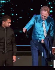 professional thief (Like & Subscribe) | حرامي محترف يسرقهم أمام الجميع علي الهوا