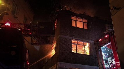 Son dakika: Metruk binada çıkan yangın söndürüldü