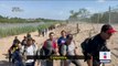 Migrantes cruzan el Río Bravo para pedir asilo en EU