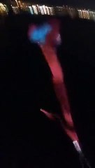 2 kez gözaltına alınan "Rambo Okan" üçüncü denemesinde Boğaz'daki Trabzonspor bayrağını kesti