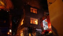 Bursa’da 3 katlı metruk bina yangında küle döndü!