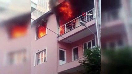 Cinnet getiren adam evini yaktı