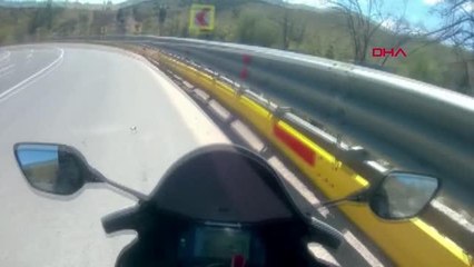 Son dakika haberleri: 'Motorcu dostu bariyer'e 1 metre kala ölüme böyle gitmişler
