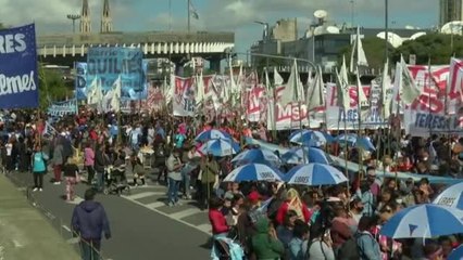 Protestas por las calles de Argentina contra las políticas del gobierno y el FMI