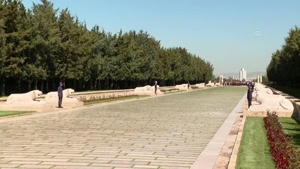 Gençlik ve Spor Bakanı Kasapoğlu, Anıtkabir'i ziyaret etti