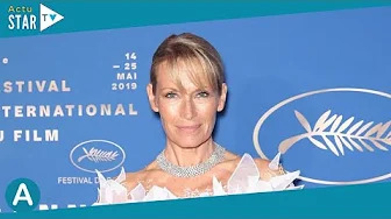 Estelle Lefébure dévoile le gâteau WTF sur lequel elle a soufflé ses bougies d'anniversaire