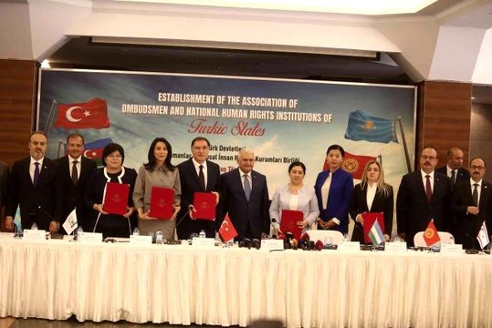 Binali Yıldırım: 550 milyar dolar ticaretin sadece 2,8'i kendi aralarında dönüyor