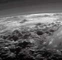 Images des montagnes de la planète Pluton et de ses plaines gelées