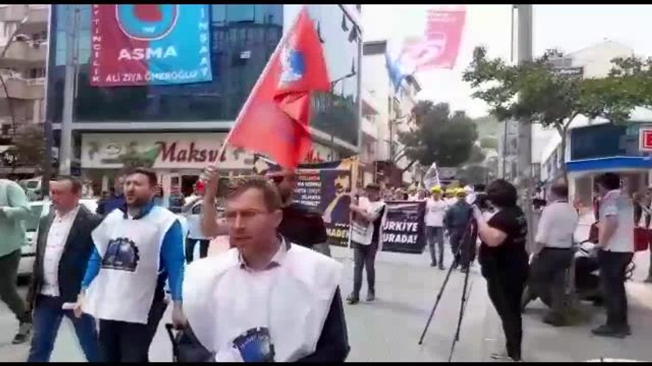 Soma'da Ölen Madenciler Anıldı. Madenci İdris Sarıkaya: "Soma'da İşler 'Hadi Hadiciliğe' Döndü"