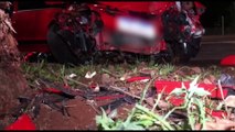 Acidente com morte na Tancredo Neves: Peças de carro ficaram espalhadas pelo gramado