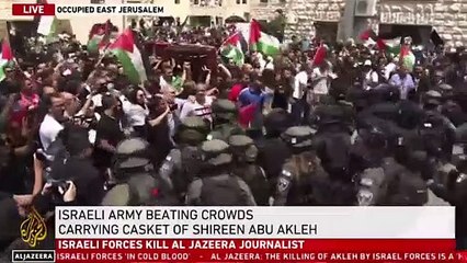 İsrail polisinden öldürülen gazeteci Akile'nin tabutunu taşıyanlara saldırı