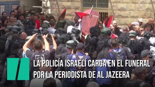 Las fuerzas israelíes atacan los asistentes al funeral de la periodista de Al Jazeera