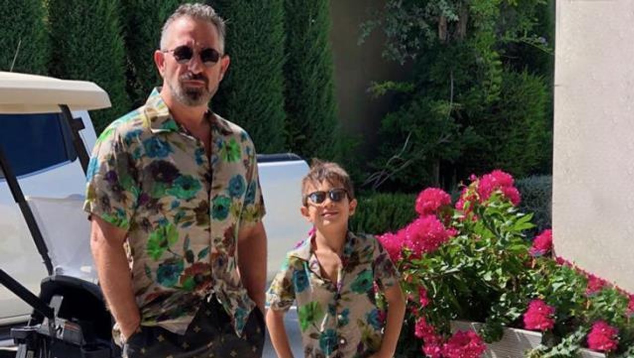 Cem Yılmaz'ın oğlu büyüyor! Kemal Yılmaz, Erşan Kuneri galasında yeni imajıyla boy gösterdi