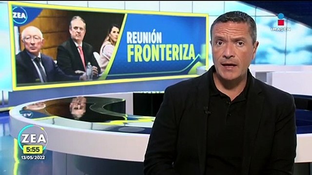 Migrantes cruzan el río Bravo y se entregan a agentes fronterizos