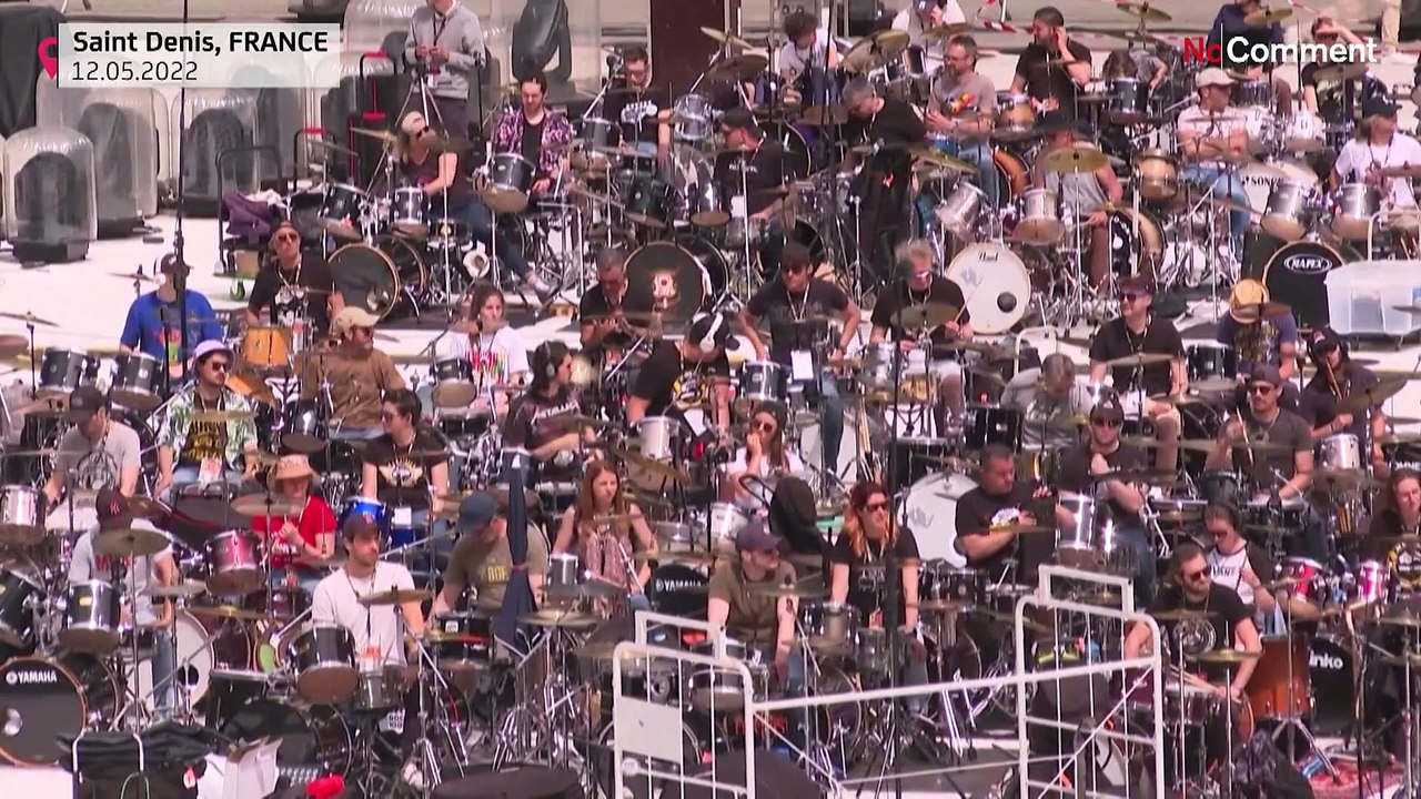 Hundreds of amateur musicians rock out ahead of Paris concert