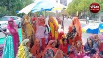 VIDEO : 45 डिग्री गर्मी में भाजपा-कांग्रेस के पार्षदों का प्रदर्शन, बोले- जनता प्यासी, नेता-अधिकारी एसी में