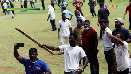 Rumah dan Mobil PM Sri Lanka Dibakar Massa