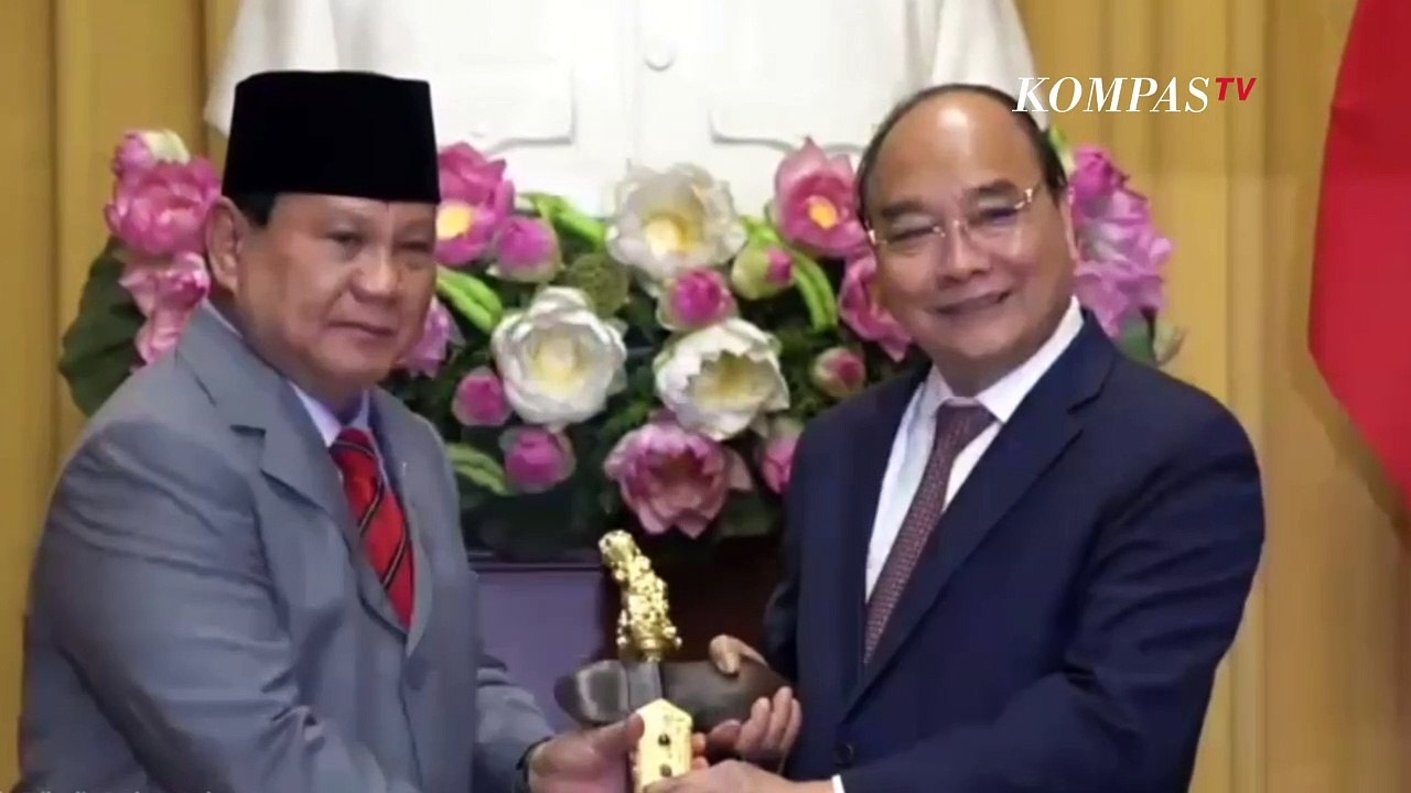 Kala Menhan Prabowo Hadiahi Presiden Vietnam Keris Bali