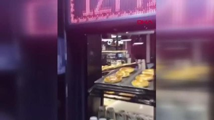 KAFEDE YİYECEKLER ARASINDA GEZEN FAREYLE İLGİLİ İNCELEME