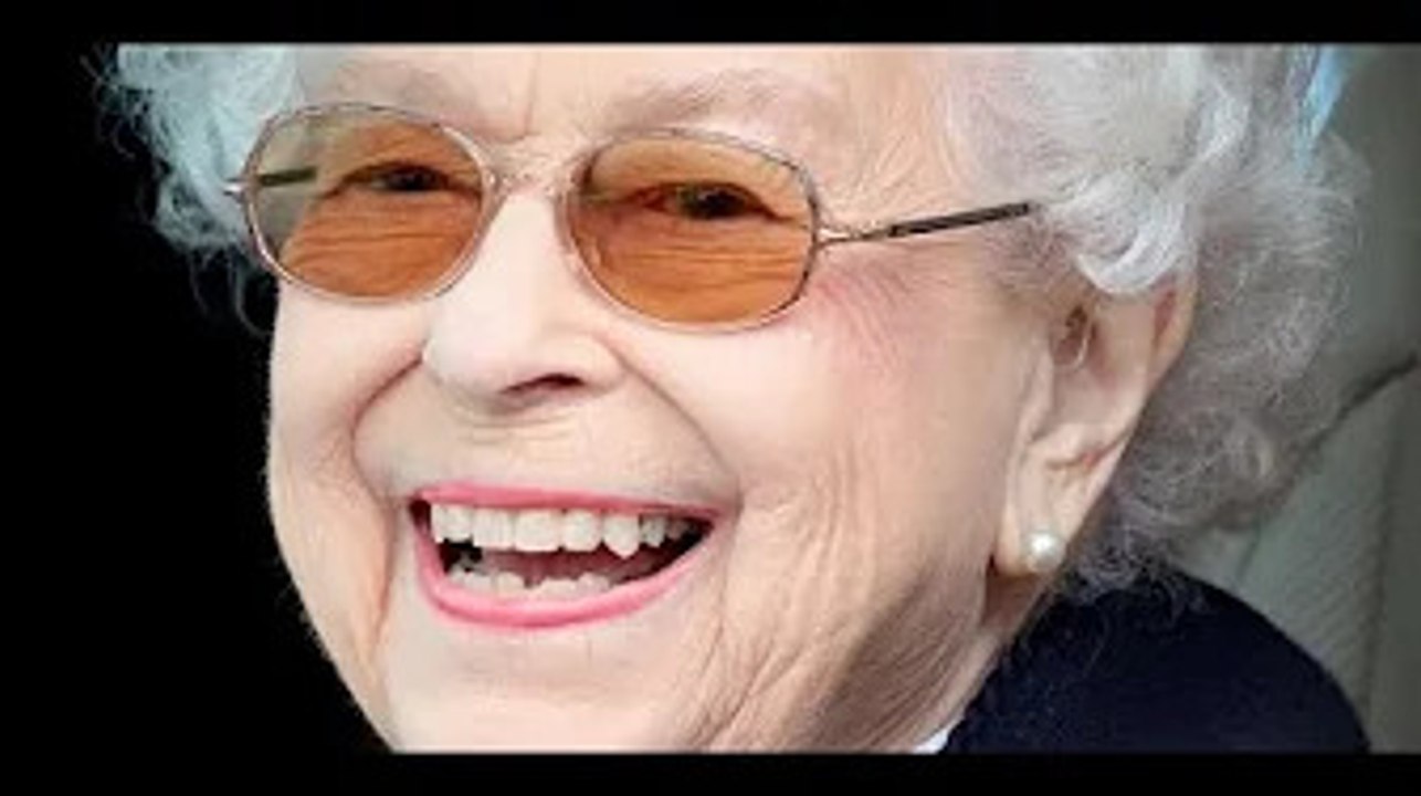 Queen Elizabeth's Lipstick Shade (at 96!) Is a Closely Guarded Secret: Here's What We Know