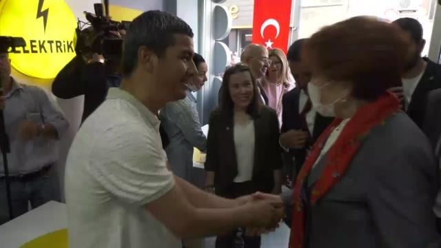 Akşener'in Dinlediği Esnaf: Esnaf Kan Ağlıyor. Sağ Olsun Recep Ağa Piyasa Bitirdi. Nasıl Çıkacağım Bu İşin İçinden? Yazık Değil Mi?
