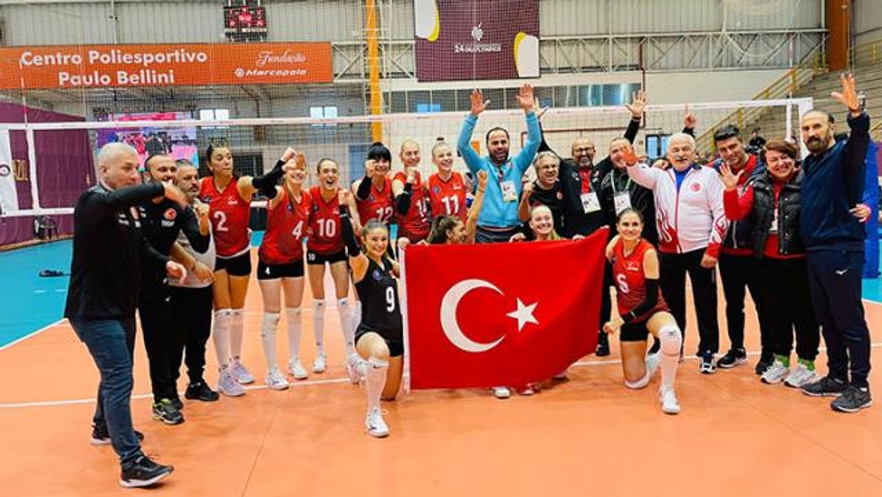 İşitme Engelliler Kadın Voleybol Milli Takımı İtalya'yı yenerek olimpiyat şampiyonluğuna ulaştı