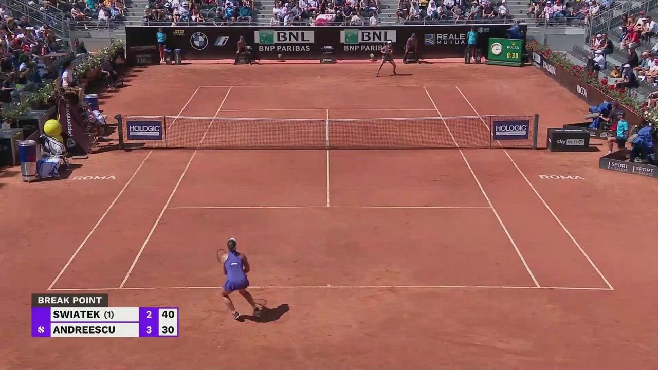 Swiatek defeats Andreescu and extends her winning streak to 26