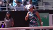 Swiatek defeats Andreescu and extends her winning streak to 26