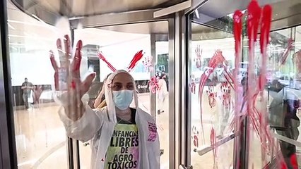 Ecologistas de Extinction Rebellion protestan contra Monsanto en Argentina