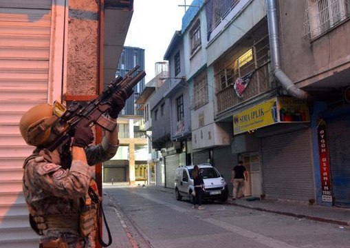 ADANA'DA ORGANİZE SUÇ ÖRGÜTÜNE ŞAFAK OPERASYONU 35 GÖZALTI