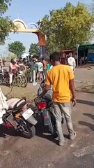 शराब के ठेके को लेकर एनएच 52 पर किया चक्काजाम