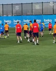 Nadie es capaz de quitar el balón a Ousmane Dembelé / FCB