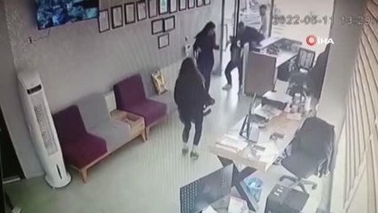 Kargocu ile anlaşamadı, arkadaşlarıyla ortalığı birbirine kattılar