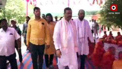 Dharmendra Pradhan Seeks Blessing of Lord Narasingha in Angul