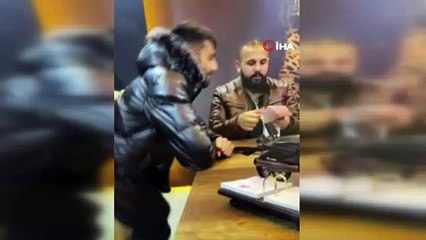 Dolandırdıkları paraları dalga geçerek sayan tefecilerin görüntüleri şoke etti! Videodaki detaylar dikkat çekti